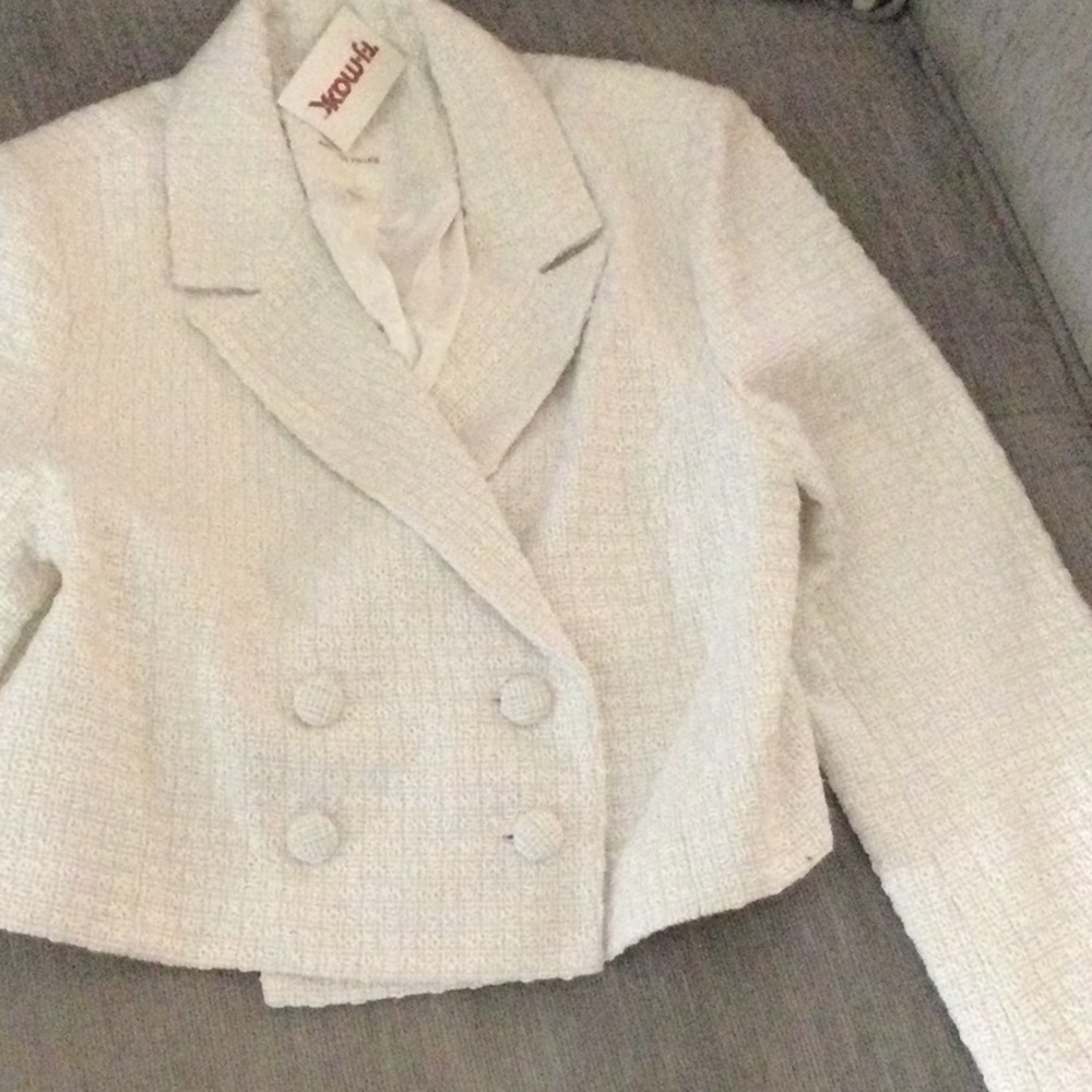 Chic White Double-Breasted Jacket and red jackets (spots on the leave)
